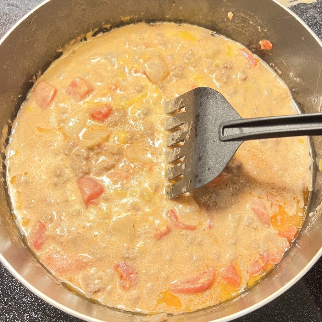 Delicious and family-friendly low-carb cheeseburger soup.